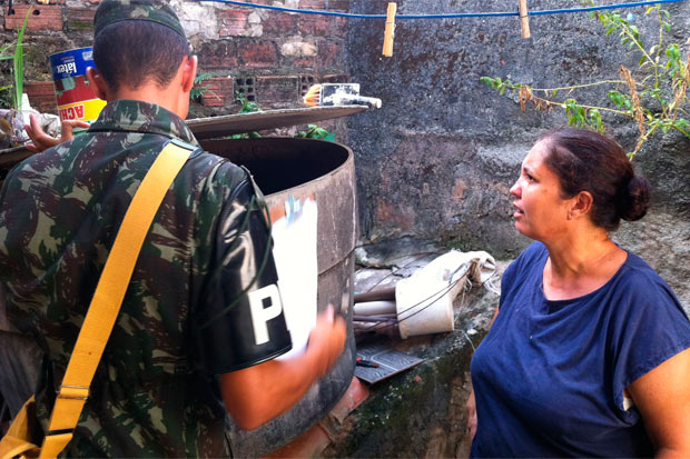 Estado convocou auxílio da população, Exército e entidades públicas e privadas para combater os focos do mosquito. Foto: Alice de Souza/DP