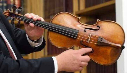 Na foto, exemplar produzido por Stradivarius em 1734 . Foto: Reprodução/Internet/ Na foto, exemplar produzido por Stradivarius em 1734 . Foto: Reprodução/Internet/