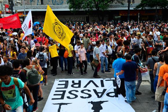 Movimento Passe Livre protesta contra aumento de tarifas do transporte. Foto: Rovena Rosa/Agência Brasil/ Movimento Passe Livre protesta contra aumento de tarifas do transporte. Foto: Rovena Rosa/Agência Brasil/