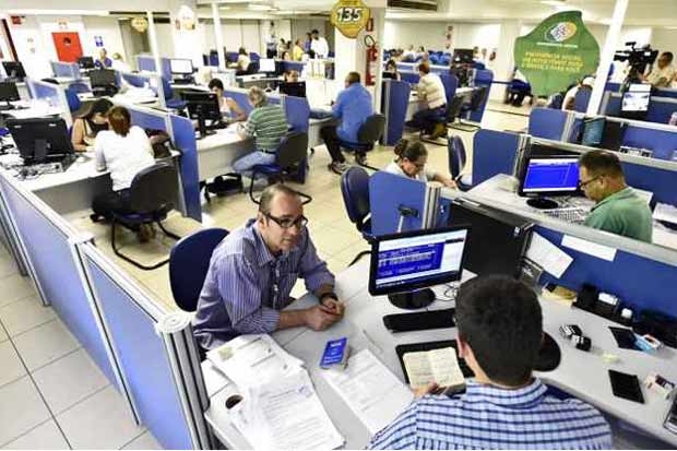 Agência do INSS: com aumento pelo INPC, o teto de pagamento da aposentadoria passa para R$ 5.189,82. Foto: Breno Fortes/CB/D.A Press/ Agência do INSS: com aumento pelo INPC, o teto de pagamento da aposentadoria passa para R$ 5.189,82. Foto: Breno Fortes/CB/D.A Press/