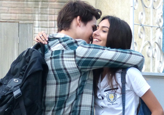 Luciana (Marina Moschen) e Rodrigo (Nicolas Prattes) vão selar namoro com beijo. Foto: Globo/Divulgação/ Luciana (Marina Moschen) e Rodrigo (Nicolas Prattes) vão selar namoro com beijo. Foto: Globo/Divulgação/