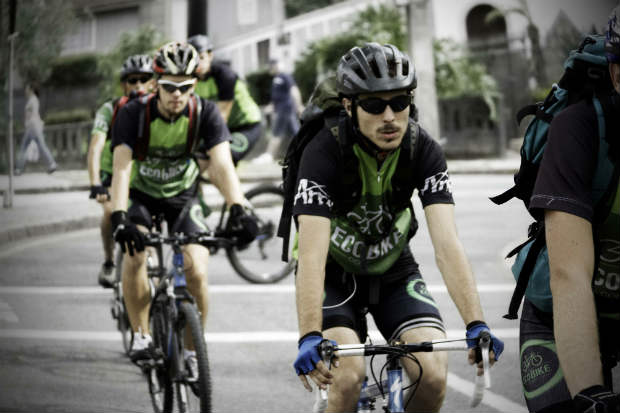 Serviço começará a operação com três ciclistas locais já treinados, mas a meta é chegar a 20 profissionais em dois anos. Foto: Guilherme Zawa/