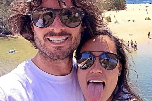 O britânico Matthew Iovane e a namorada norte-americana Michelle Clemens estavam no último dia de uma trilha de 100 km (foto: Reprodução/Internet)/ O britânico Matthew Iovane e a namorada norte-americana Michelle Clemens estavam no último dia de uma trilha de 100 km (foto: Reprodução/Internet)/