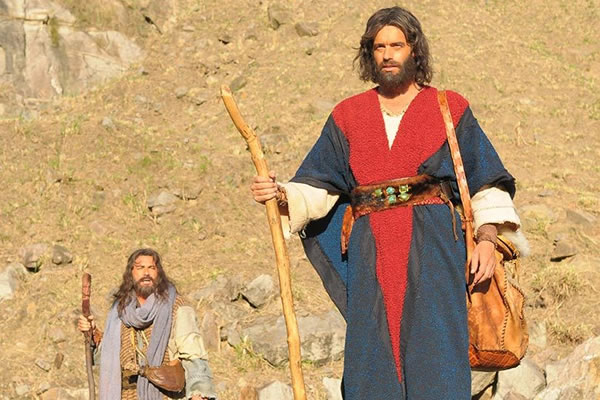 Mois&eacute;s (direita) &eacute; interpretado por Guilherme Winter. Foto: Record/Divulga&ccedil;&atilde;o/