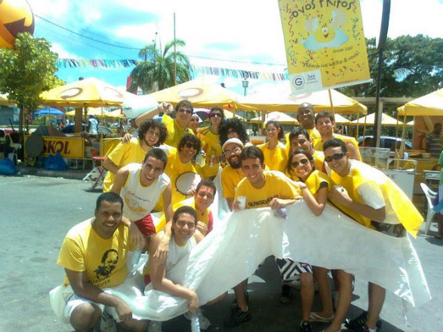 Bloco Ovos Fritos foram fundados por alunos do Colégio Nóbrega. Foto: Arquivo Pessoal.
