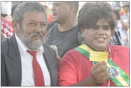 Foliões se fantasiam de Lula e Dilma. Foto: Helder Tavares/DP/D.A Press