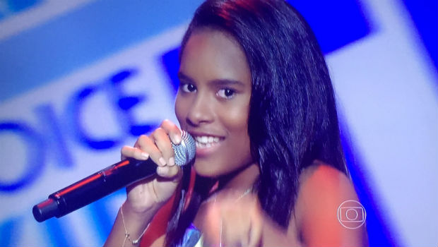 Bela Maria cantou Não vá embora. Foto: Globo/Reprodução/