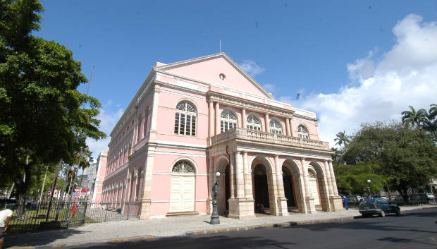 Teatro foi inaugurado em 1850 e é tombado desde 1949. Foto: Jaqueline Maia/DP/D.A.Press