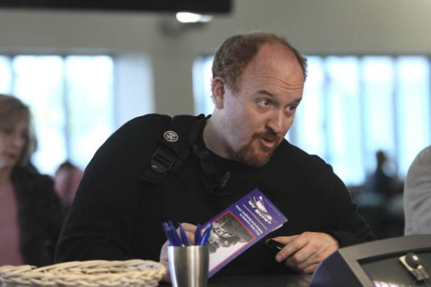 Louis C.K escreve, dirige, produz e até edita a produção - Foto: FX/Divulgação