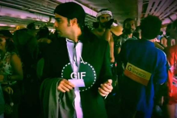 Famosa cena do filme Pulp Firction foi aposta para fantasia de carnaval Foto: Reprodução/Internet/