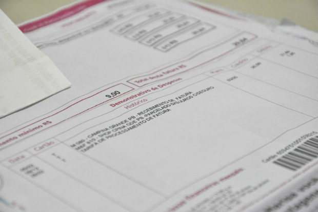 Consumidor deve ficar atento aos prazos de vencimento de contas e programar pagamentos durante o carnaval. Foto: Junot Lacet/DB/ Consumidor deve ficar atento aos prazos de vencimento de contas e programar pagamentos durante o carnaval. Foto: Junot Lacet/DB/