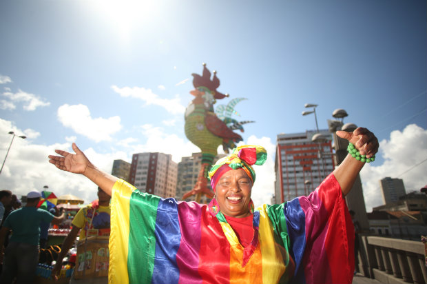 O amor foi a inspiração para a doméstica Jaciara se vestir com as cores da diversidade.
Foto: Hesiodo Goes/Esp.DP.