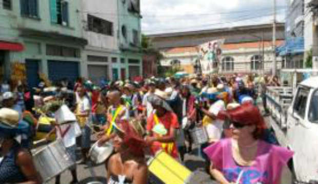 Os foliões foram animados pela Bateria Coração Valente, formada por participantes do Programa Recomeço. Foto: Daniel Mello / Agência Brasil./ Os foliões foram animados pela Bateria Coração Valente, formada por participantes do Programa Recomeço. Foto: Daniel Mello / Agência Brasil./