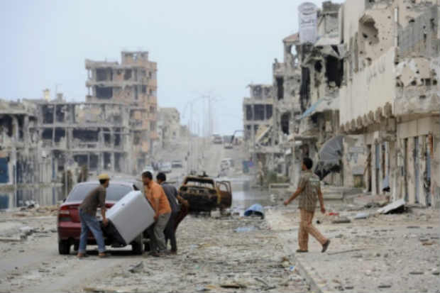 Destruição na cidade de Sirte, Líbia, no dia 24 de outubro de 2011. Foto: Philippe Desmazes/Arquivo/AFP/ Destruição na cidade de Sirte, Líbia, no dia 24 de outubro de 2011. Foto: Philippe Desmazes/Arquivo/AFP/