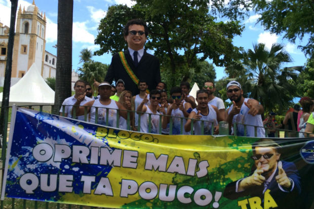 Foto: Sávio Gabriel/ DP - Cerca de 15 pessoas homenagearam político na troça  "Oprime mais que tá pouco"/