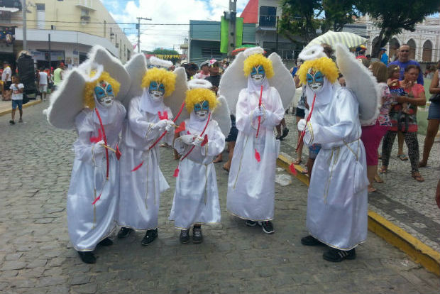 Roupas, máscara e cabelos são marca dos Papangus, personagens centrais do carnaval em Bezerros. Foto: Larissa Rodrigues/DP/ Roupas, máscara e cabelos são marca dos Papangus, personagens centrais do carnaval em Bezerros. Foto: Larissa Rodrigues/DP/