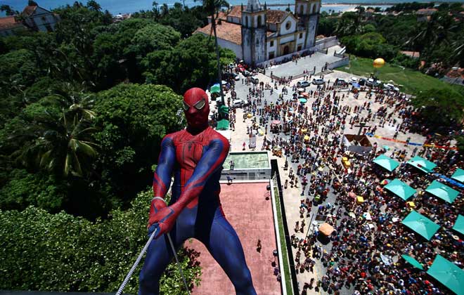 A descida do Homem-Aranha pela Caixa D'Água do Alto da Sé é sempre uma atração no bloco Sala da Justiça. Foto: Paulo Paiva/DP/ A descida do Homem-Aranha pela Caixa D'Água do Alto da Sé é sempre uma atração no bloco Sala da Justiça. Foto: Paulo Paiva/DP/