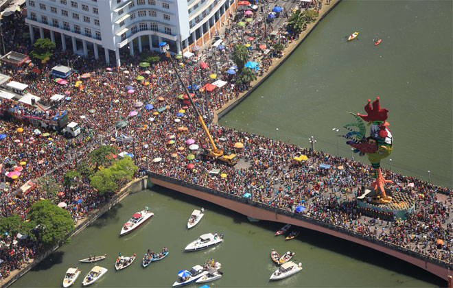 Foram nada menos que 396 pessoas atendidas por mal súbito, proveniente do calor e da desidratação durante a folia. Foto: Rafael Martins/Esp DP/ Foram nada menos que 396 pessoas atendidas por mal súbito, proveniente do calor e da desidratação durante a folia. Foto: Rafael Martins/Esp DP/