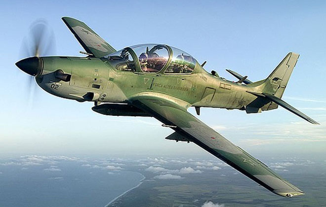 O avi&atilde;o que caiu na Indon&eacute;sia &eacute; um ca&ccedil;a projetado para o ataque ligeiro, contra-insurg&ecirc;ncia e treino avan&ccedil;ado. Foto: Embraer/Divulga&ccedil;&atilde;o/