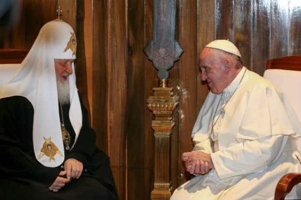 Papa Francisco e o líder da Igreja Ortodoxa Russa, Cirilo I, se reúnem pela primeira vez na história, em Havana. (Foto: Alessandro Di Meo/Agência Lusa/EPA)/ Papa Francisco e o líder da Igreja Ortodoxa Russa, Cirilo I, se reúnem pela primeira vez na história, em Havana. (Foto: Alessandro Di Meo/Agência Lusa/EPA)/