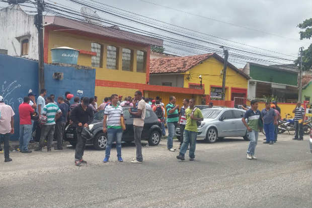 Sindicato está cadastrando operários interessados em trabalhar na Refinaria Abreu e Lima. Foto: Calor Bittencourt/Sintepav-PE