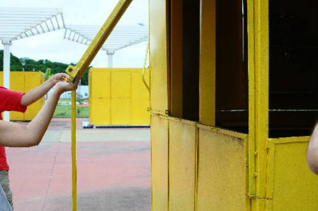 Os quiosques não teriam sido abertos desde a inauguração, mas agora têm outra finalidade. Foto: João Velozo/Esp. DP.