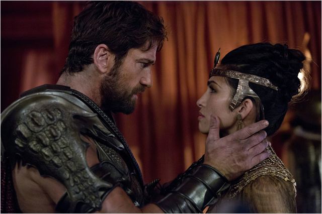 Gerard Butler e Elodie Yung em cena do filme Deuses do Egito. Foto: Paris FIlmes/Divulgação
