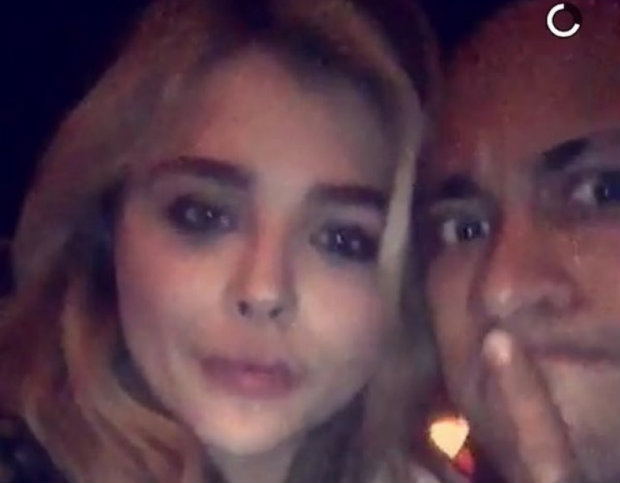 Chloe tietou Neymar em foto clicada em Paris. Foto: SnapChat/Reprodução/ Chloe tietou Neymar em foto clicada em Paris. Foto: SnapChat/Reprodução/