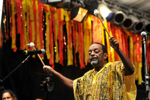 Naná Vasconcelos foi um dos destaques do carnaval do Recife neste ano. Foto: Helder Tavares/DP/ Naná Vasconcelos foi um dos destaques do carnaval do Recife neste ano. Foto: Helder Tavares/DP/