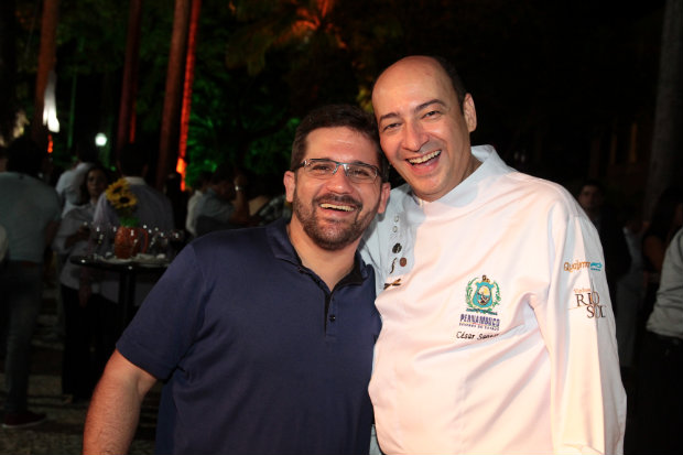 Menu dos dois restaurantes é montado em parceria dos chefs Biba Fernandes (esq.) e César Santos (dir.). Foto: Nando Chiappetta/DP/D.A Press