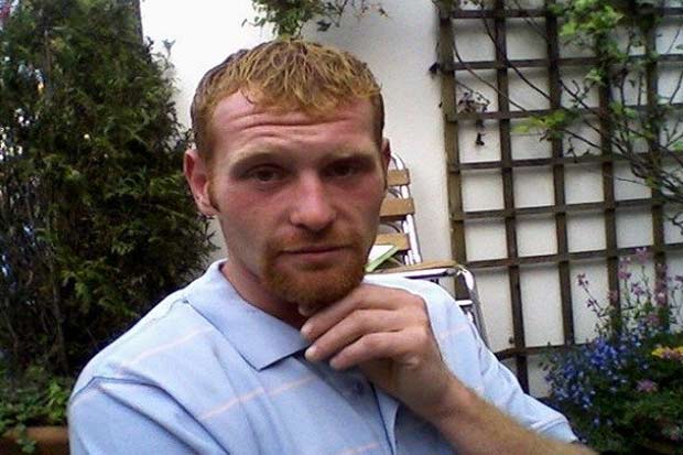 Dean Buxton se declarou culpado por incêndio culposo, arrombamento, e destruição do colchão, e admitiu que praticou os atos com objetivo de causar danos. Foto: Facebook/Reprodução/ Dean Buxton se declarou culpado por incêndio culposo, arrombamento, e destruição do colchão, e admitiu que praticou os atos com objetivo de causar danos. Foto: Facebook/Reprodução/