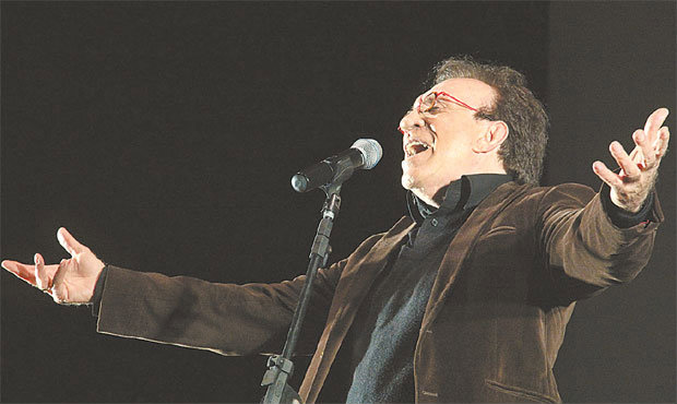 No repertório, sucessos como "Ainda ontem chorei de saudade". Foto: Middia/Divulgação/