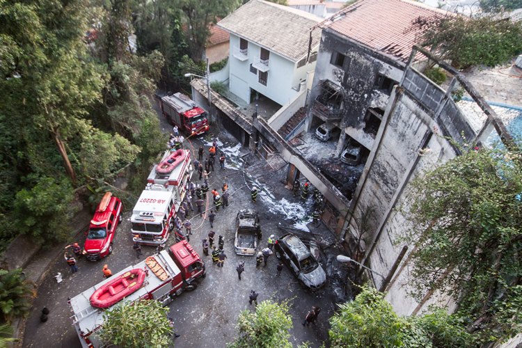 Moradores da casa atingida ficaram feridos