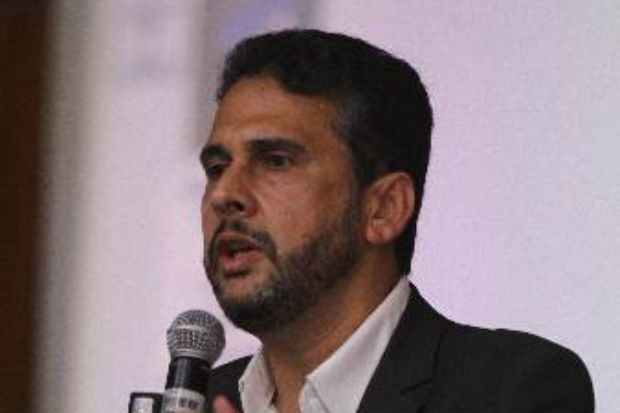 Antiinflamatórios e corticóides na fase aguda podem levar a complicações, diz Carlos Brito. Foto: Julio Jacobina/DP/ Antiinflamatórios e corticóides na fase aguda podem levar a complicações, diz Carlos Brito. Foto: Julio Jacobina/DP/