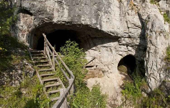 Caverna Denisova, na região da Sibéria, onde foi encontrada a primeira pista da espécie extinta: traços de DNA desse povo estão presentes em parte da população humana atual. Foto: Bence Viola/Divulgação/Caverna Denisova, na região da Sibéria, onde foi encontrada a primeira pista da espécie extinta: traços de DNA desse povo estão presentes em parte da população humana atual. Foto: Bence Viola/Divulgação Caverna Denisova, na região da Sibéria, onde foi encontrada a primeira pista da espécie extinta: traços de DNA desse povo estão presentes em parte da população humana atual. Foto: Bence Viola/Divulgação/Caverna Denisova, na região da Sibéria, onde foi encontrada a primeira pista da espécie extinta: traços de DNA desse povo estão presentes em parte da população humana atual. Foto: Bence Viola/Divulgação