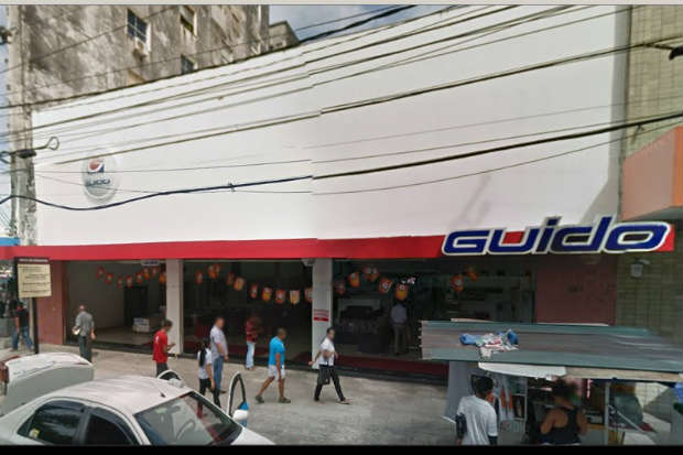 Loja da Floriano Peixoto iniciou uma queima de estoque antes de encerrar atividades. Cerca de 100 funcion&aacute;rios devem ficar desempregados. Foto: Google Street View/