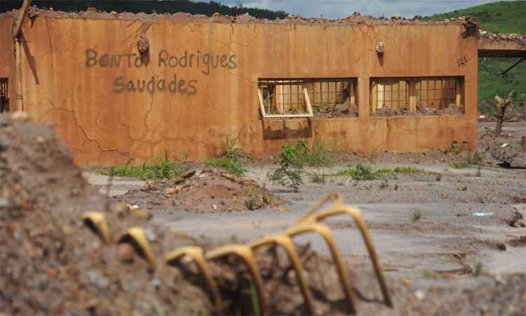 Povoado abandonado começa a dar primeiros sinais de vida, com verde brotando do barro seco, mas cotidiano e tradição religiosa sobreviveu apenas nas lembranças de moradores. Foto: Leandro Couri/EM/DA Press/ Povoado abandonado começa a dar primeiros sinais de vida, com verde brotando do barro seco, mas cotidiano e tradição religiosa sobreviveu apenas nas lembranças de moradores. Foto: Leandro Couri/EM/DA Press/