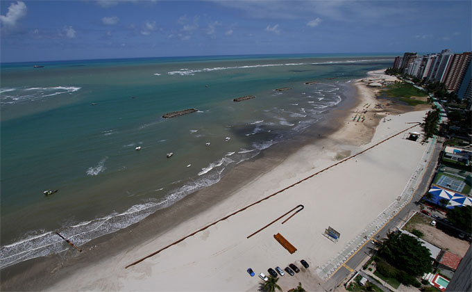 Serão utilizados 500 metros cúbicos de rochas para construir um arrecife artificial com extensão de 110 metros. Foto: Blenda Souto Maior/DP/Arquivo