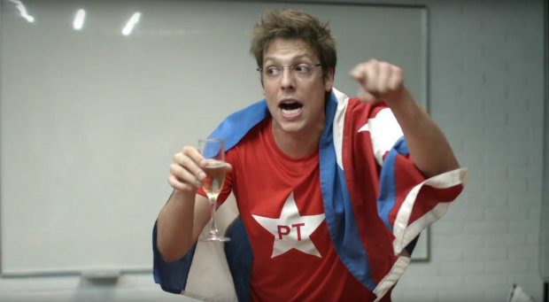Fábio Porchat celebra o comunismo em reunião. Foto: YouTube/