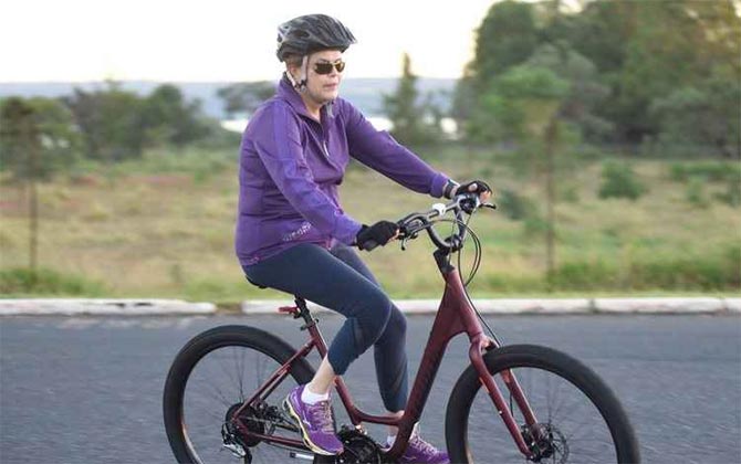 A bicicleta é um dos exercícios favoritos da presidente. Foto: Ed Alves/CB/D.A. Press./ A bicicleta é um dos exercícios favoritos da presidente. Foto: Ed Alves/CB/D.A. Press./