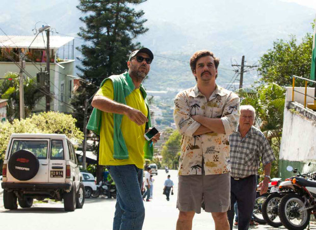 Zé Padilha dirige Wagner Moura, na Colômbia, durante gravação da primeira temporada de Narcos. Foto: Netflix/Divulgação/ Zé Padilha dirige Wagner Moura, na Colômbia, durante gravação da primeira temporada de Narcos. Foto: Netflix/Divulgação/