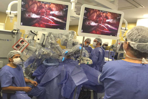 Prostatectomia (retirada total da próstata) realizada pelo robô-cirurgião Da Vinci foi considerada um sucesso pelo HSJR. Foto: Juliana Ângela/Divulgação/ Prostatectomia (retirada total da próstata) realizada pelo robô-cirurgião Da Vinci foi considerada um sucesso pelo HSJR. Foto: Juliana Ângela/Divulgação/