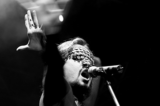 Johnny diz que sempre foi um rebelde convicto. Foto: Erica Colaço/Divulgação