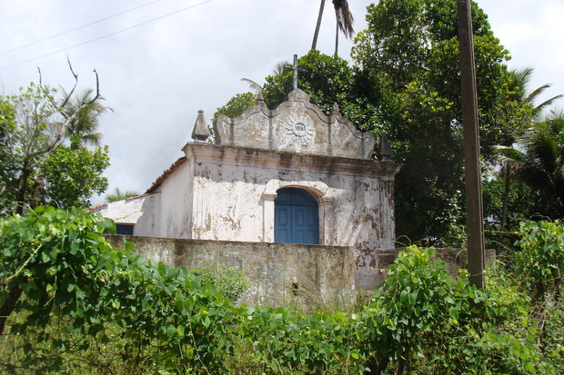 Mato quase cobre o muro que fica por trás São João Batista de Gereré. Crédito: acervo familiar/Mato quase cobre o muro que fica por trás São João Batista de Gereré. Crédito: acervo familiar