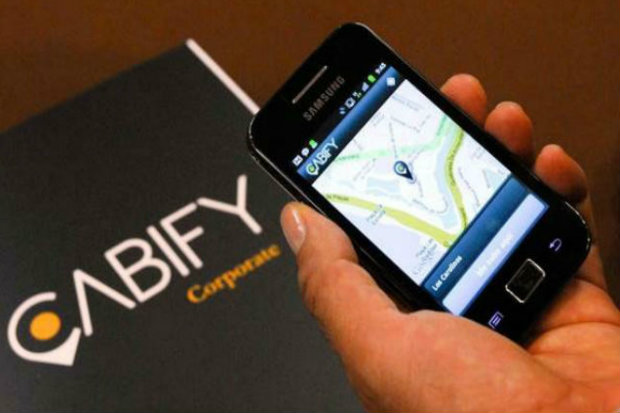A porcentagem cobrada por cada corrida ainda não foi definida, mas deve ser similar à do Uber, em torno de 25%.
Foto: Reprodução/Internet./ A porcentagem cobrada por cada corrida ainda não foi definida, mas deve ser similar à do Uber, em torno de 25%.
Foto: Reprodução/Internet./