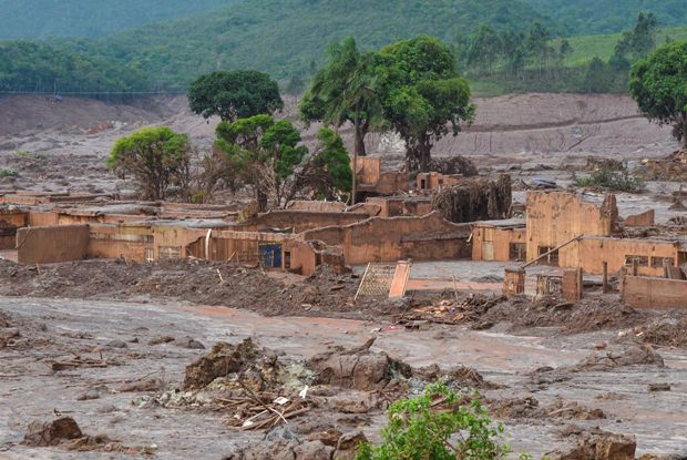 Tragédia na cidade mineira de Mariana inspira filme, livro e série de intervenções artísticas pelo Brasil. Foto: Rogério Alves/Agência Brasil