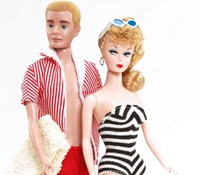 A primeira Barbie e o primeiro boneco Ken, lançados pela Mattel. Foto: Mattel/Divulgação