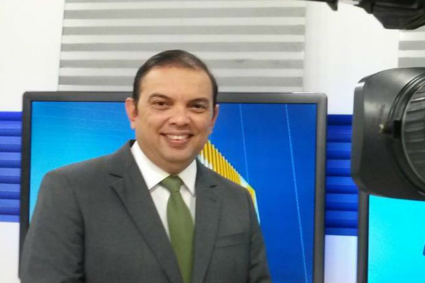 O jornalista e colunista social Marcolino J&uacute;nior, tinha uma carreira de mais de 20 anos.Foto: Reprodu&ccedil;&atilde;o/ Facebook/