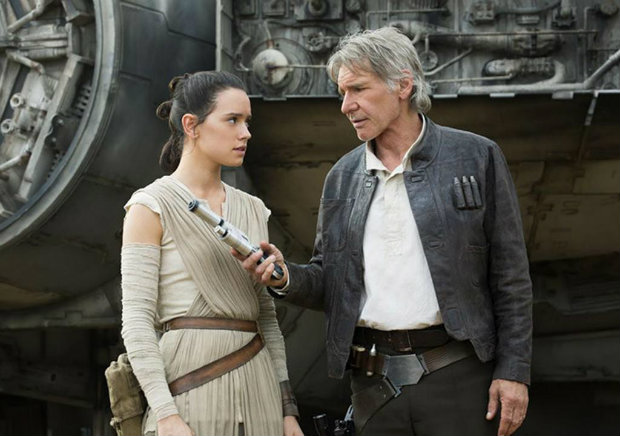 Daisy Ridley e Harrison Ford em cena de O despertar da força. Foto: Disney/Divulgação/