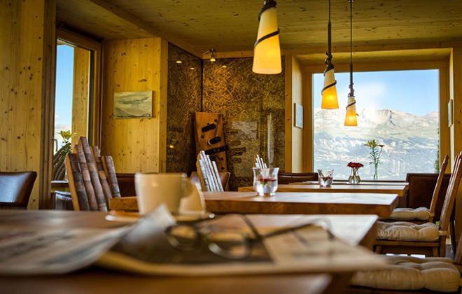 O prédio é feito de painéis de palha, que oferecem isolamento acústico e térmico. Foto: Maya Boutique Hotel/Divulgação